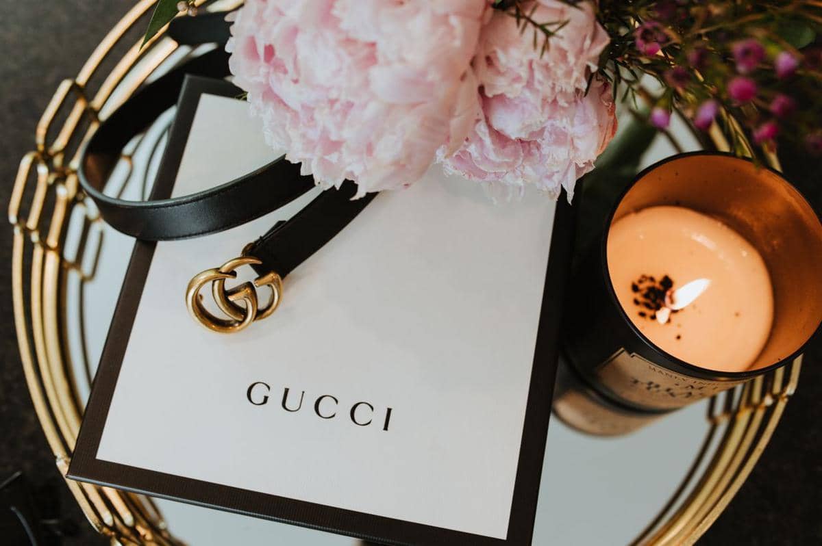 ilustrasi aksesoris, gesper merek Gucci, belt, barang branded