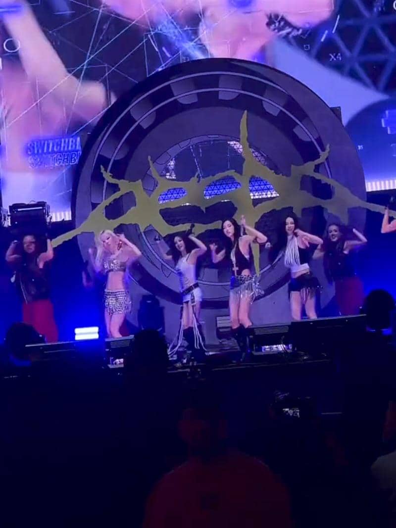 Potret grup aespa saat tampil di Lollapalooza Chicago 2026, diunggah melalui akun Instagram resmi mereka.
