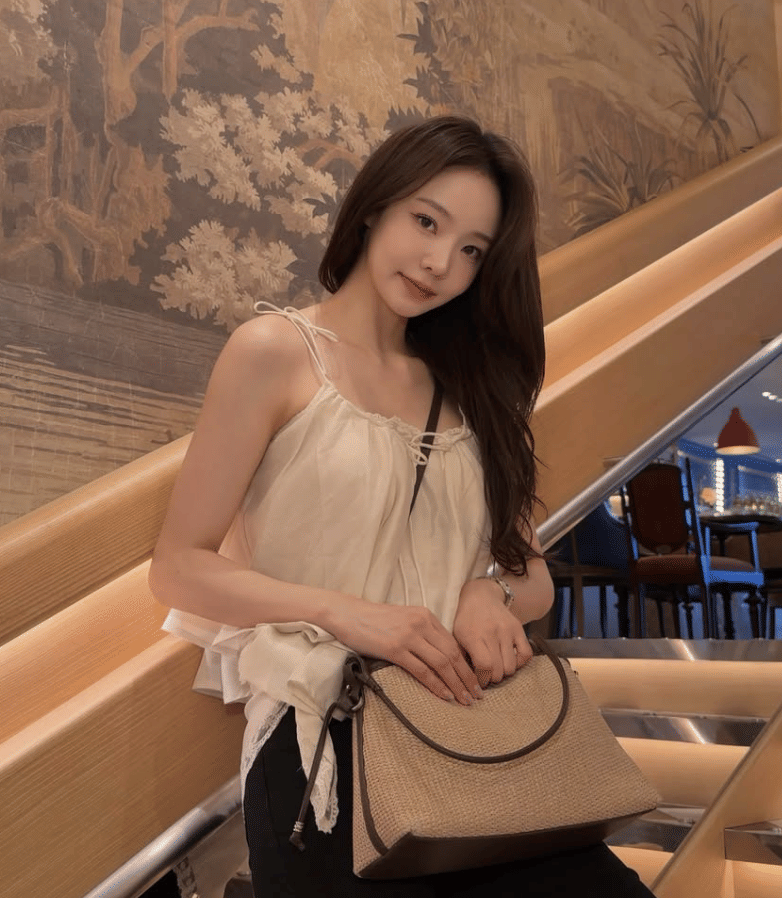 Potret Yoo Ha Jin yang berasal dari akun Instagram @youhz_, menjadi materi visual untuk artikel terkait.