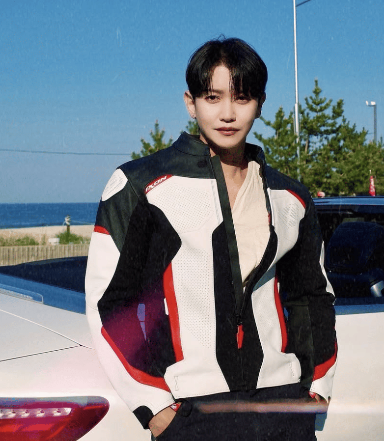 Kang Kyun Sung berpose untuk potret dalam unggahan dari akun Instagram @noel_kyunsung yang dicantumkan pada caption.