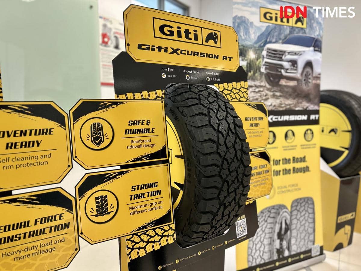 Ban Giti X Cursion R/T dengan pola tapak agresif untuk menghadapi beragam kondisi medan, terlihat dari dekat.