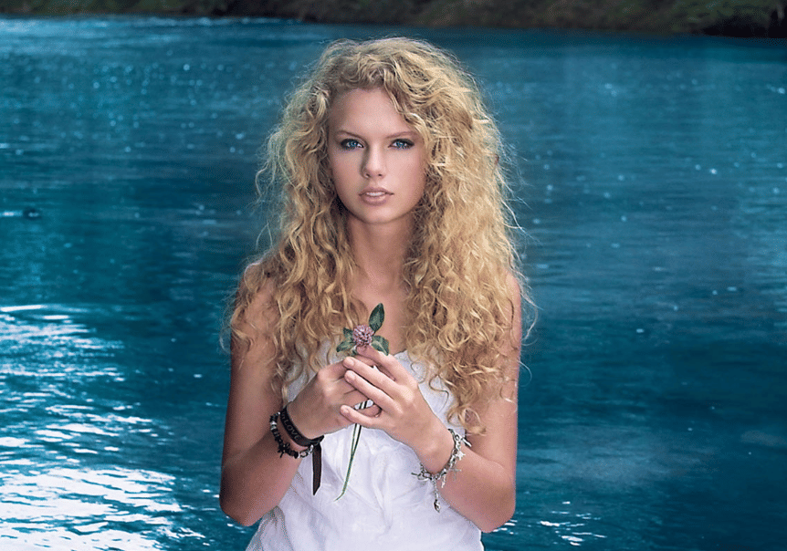 Taylor Swift dalam album debutnya