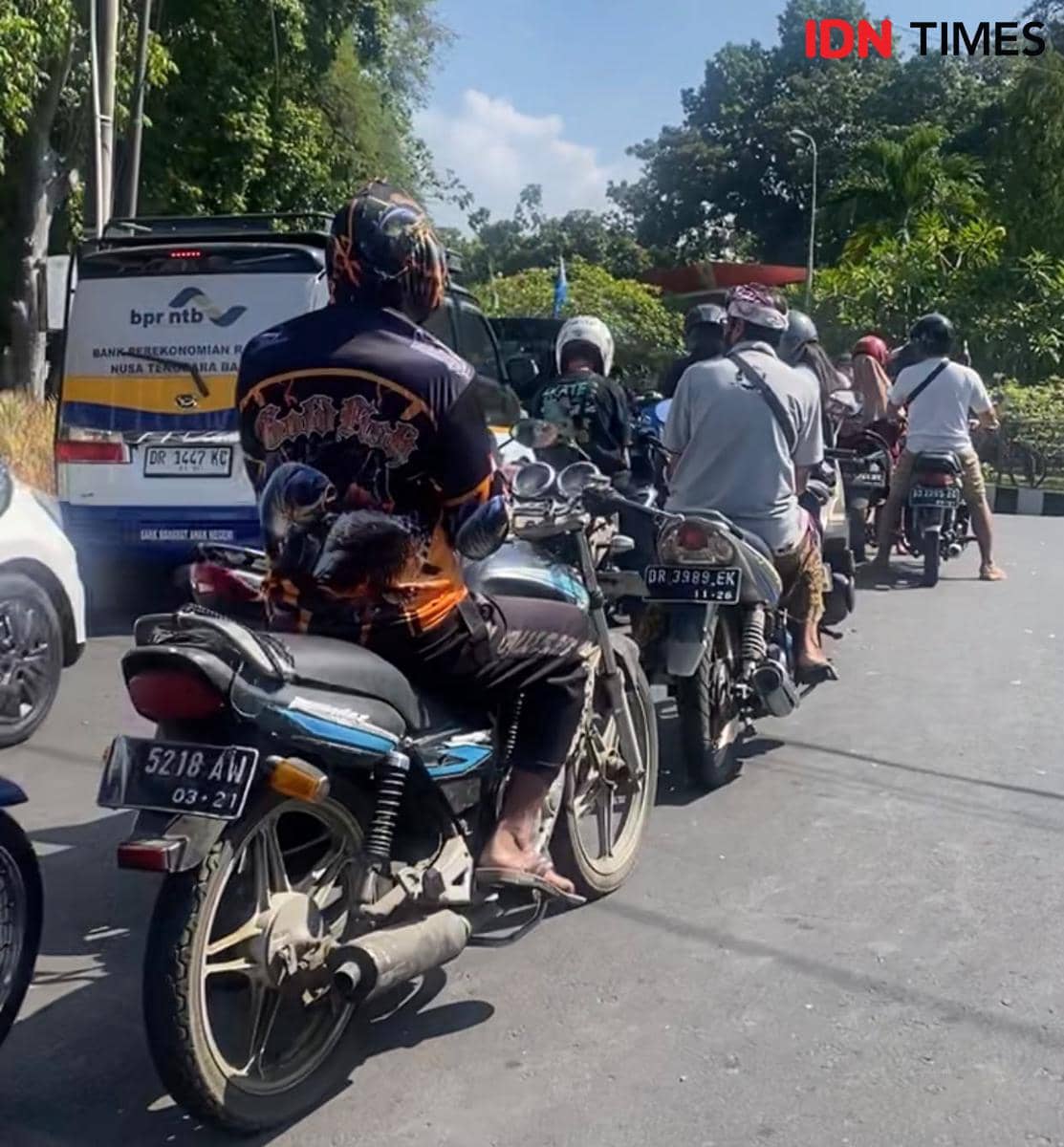 Antrean Pertalite "Mengular" di Sejumlah SPBU Lombok, Ada Apa?