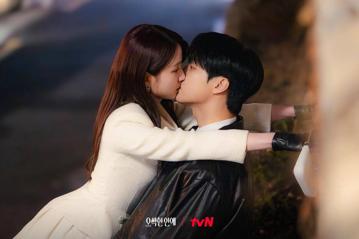 Cuplikan adegan drama Korea Spooky in Love yang dibagikan melalui akun Instagram resmi tvN Drama tersebut.