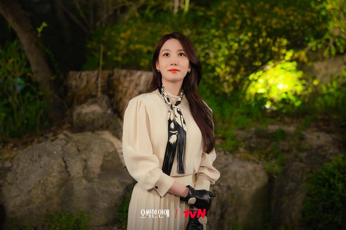 Cuplikan adegan drama Spooky in Love dari unggahan akun Instagram tvN Drama untuk promosi serial tersebut.