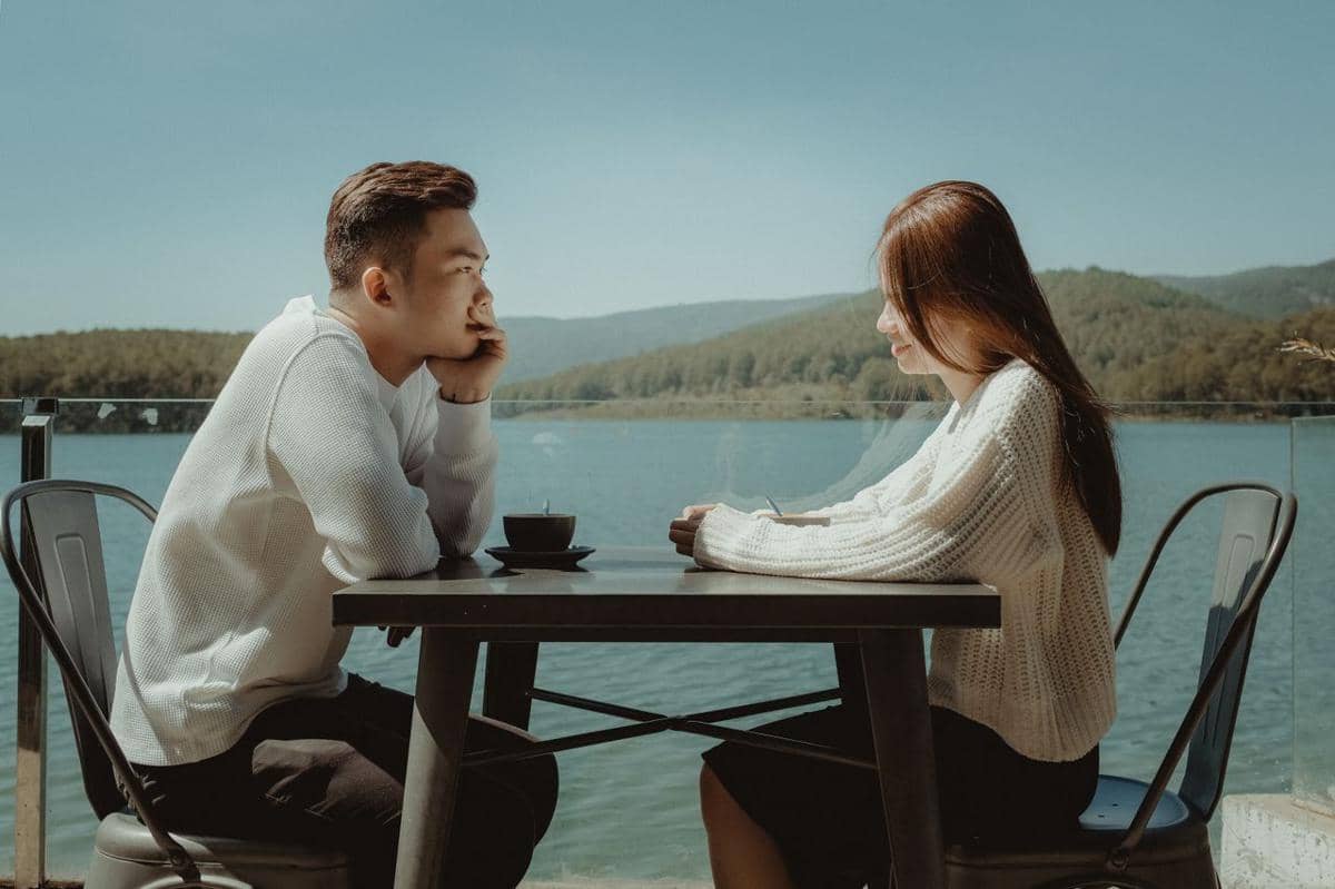 Apakah Hubungan Sehat Tidak Selalu Harus Chat Setiap Saat?