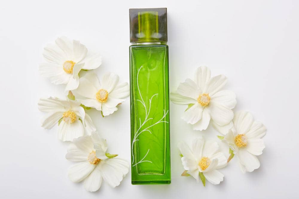 ilustrasi parfum dengan aroma green notes