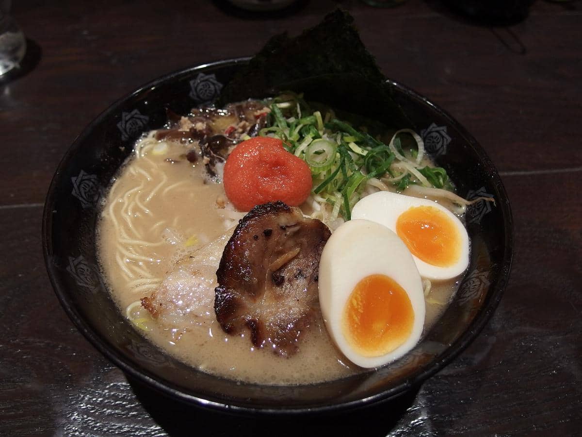 ilustrasi tonkotsu ramen