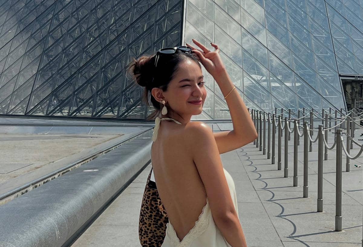 8 Potret Anushka Sen Liburan di Paris, Main ke Museun Louvre
