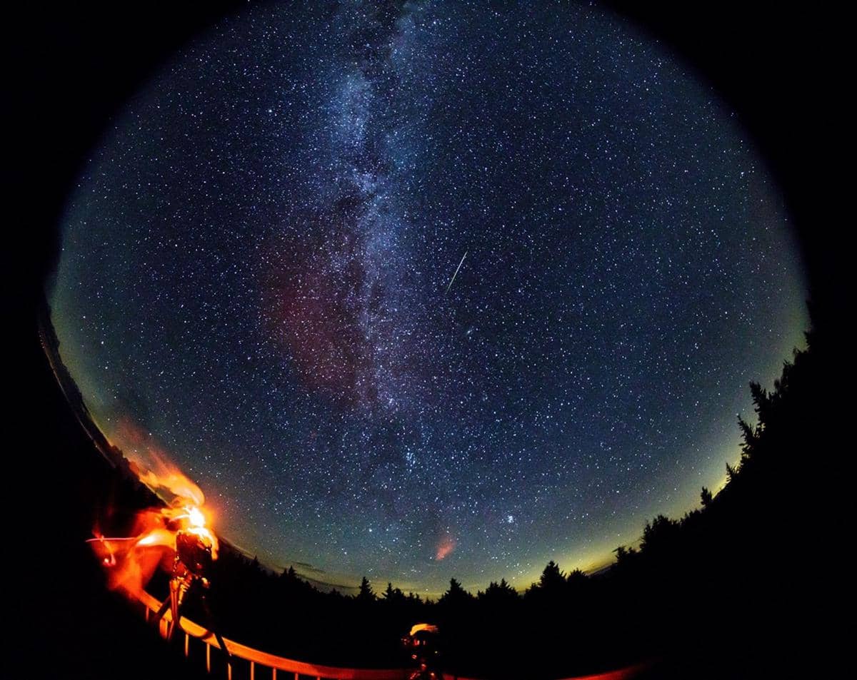 5 Tips Memotret Hujan Meteor Perseid 2026 Pakai HP