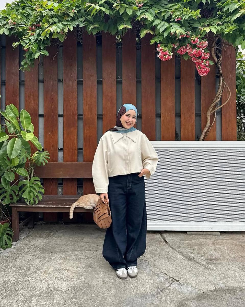 cara styling barrel pants ala Meilan Indrajati
