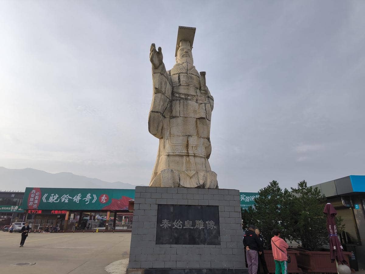 patung Qin Shi Huang
