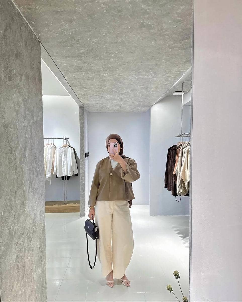 cara styling barrel pants ala Meilan Indrajati