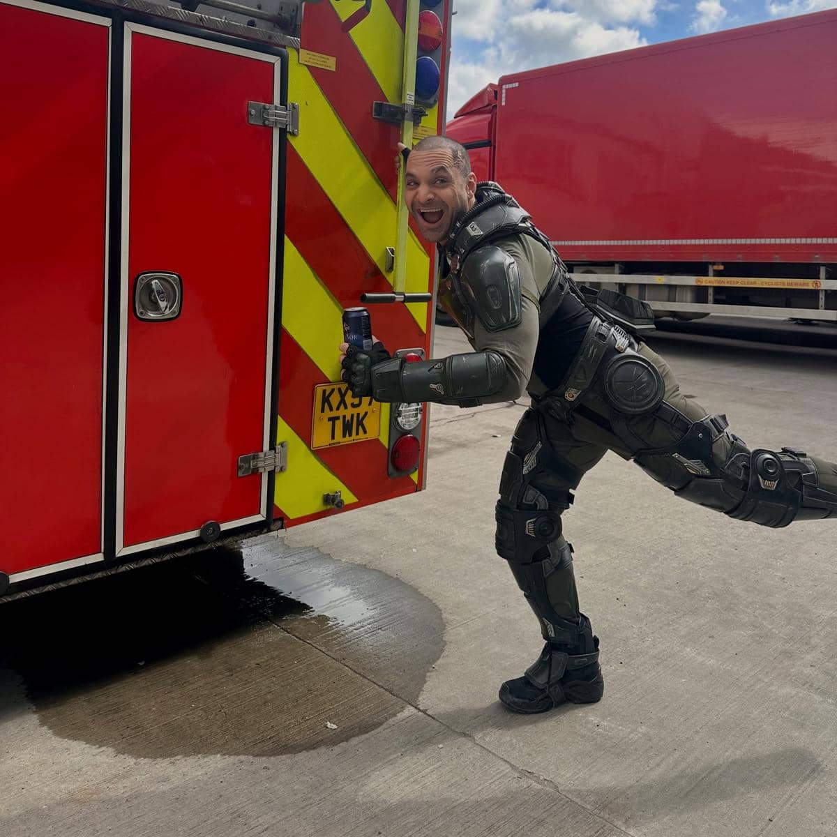 Potret Scorpion di balik layar produksi film Spider-Man: Brand New Day, dibagikan melalui akun Instagram Michael Mando.