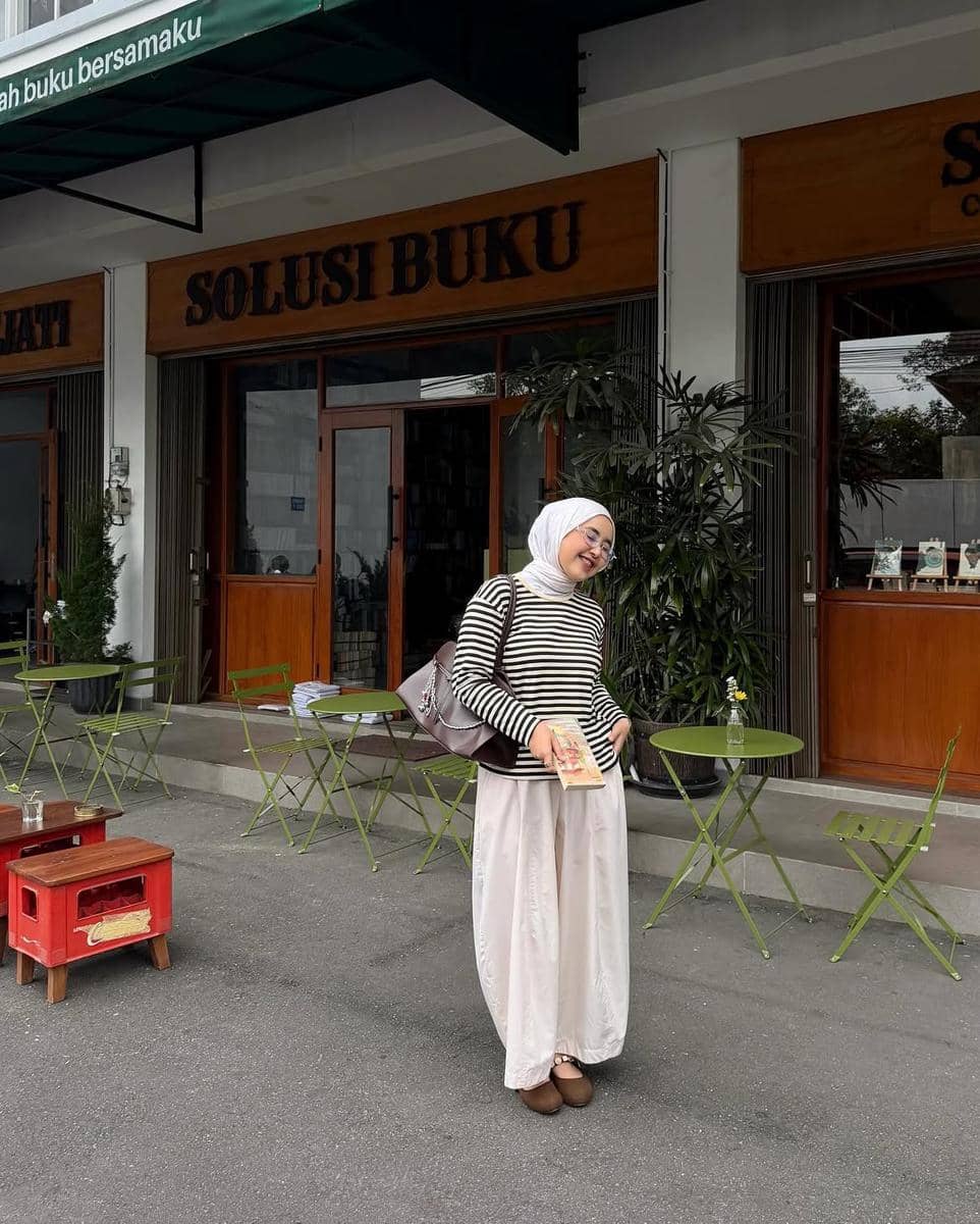 cara styling barrel pants ala Meilan Indrajati