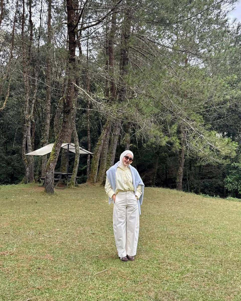 cara styling barrel pants ala Meilan Indrajati