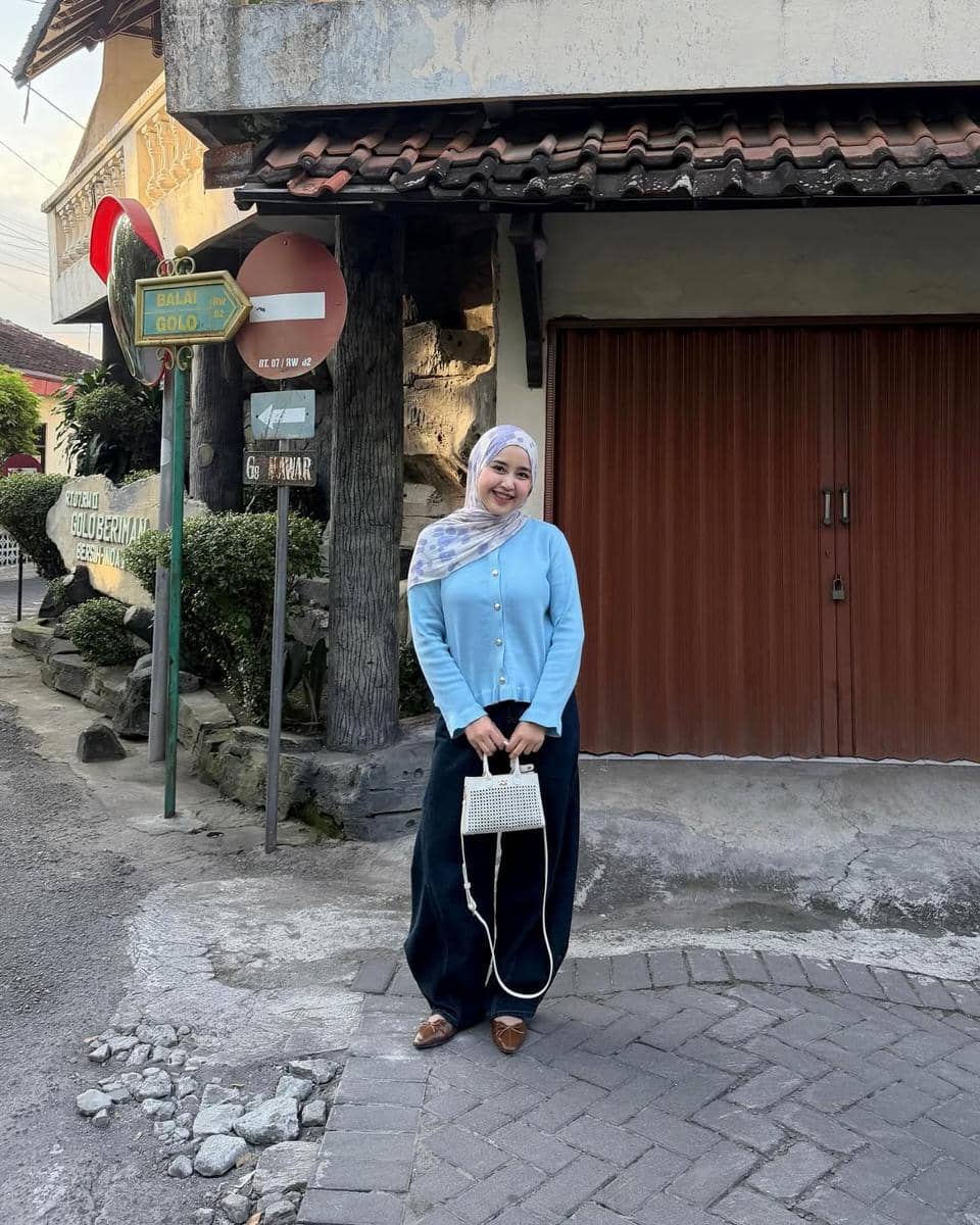 cara styling barrel pants ala Meilan Indrajati