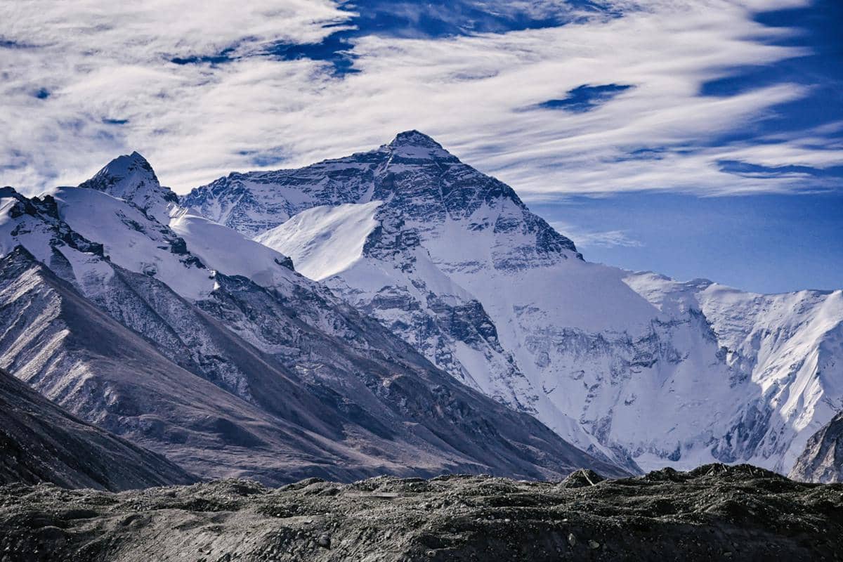 ilustrasi Gunung Everest