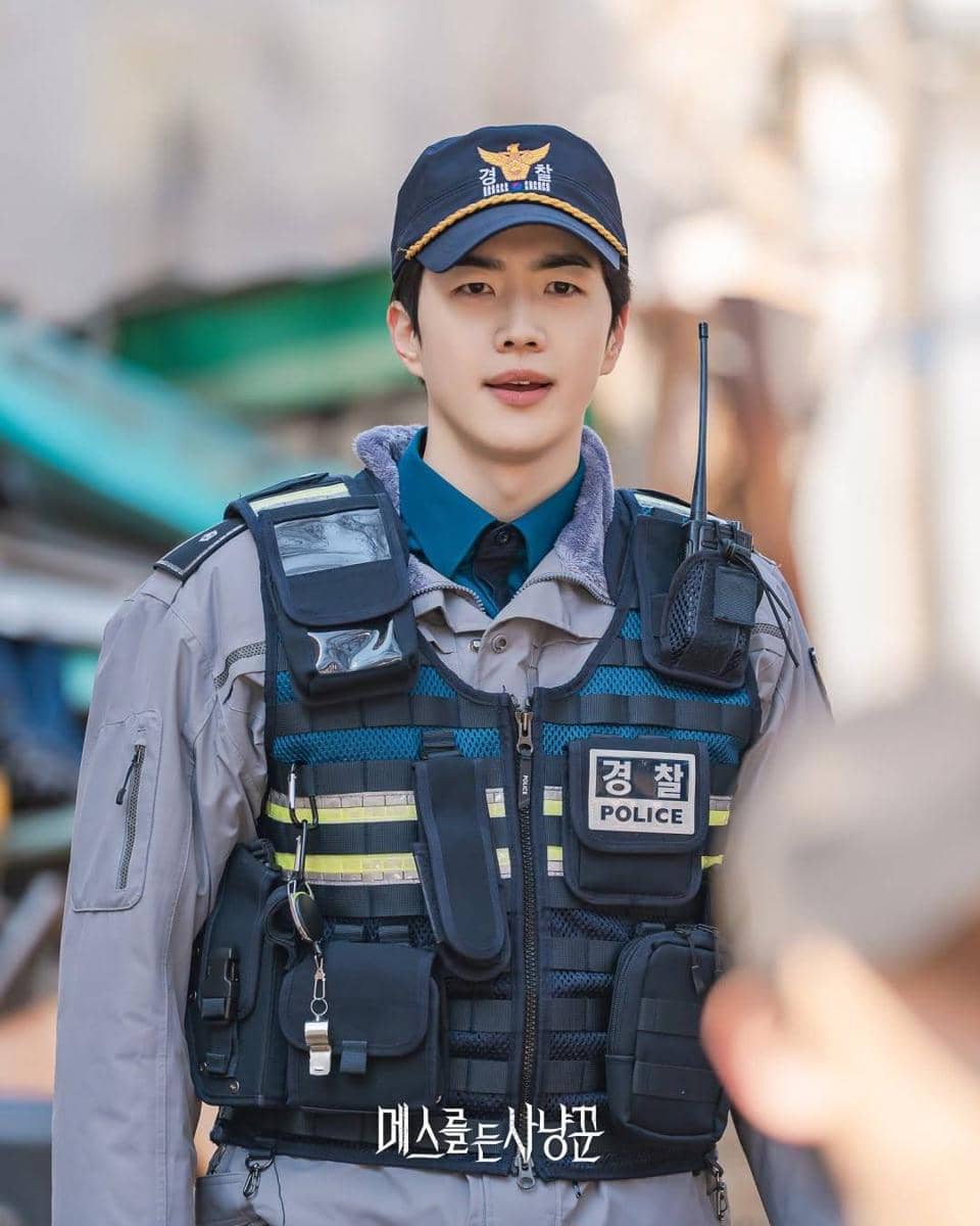 Cuplikan adegan drama Hunter With a Scalpel yang didokumentasikan sebagai materi promosi dari layanan Disney+.