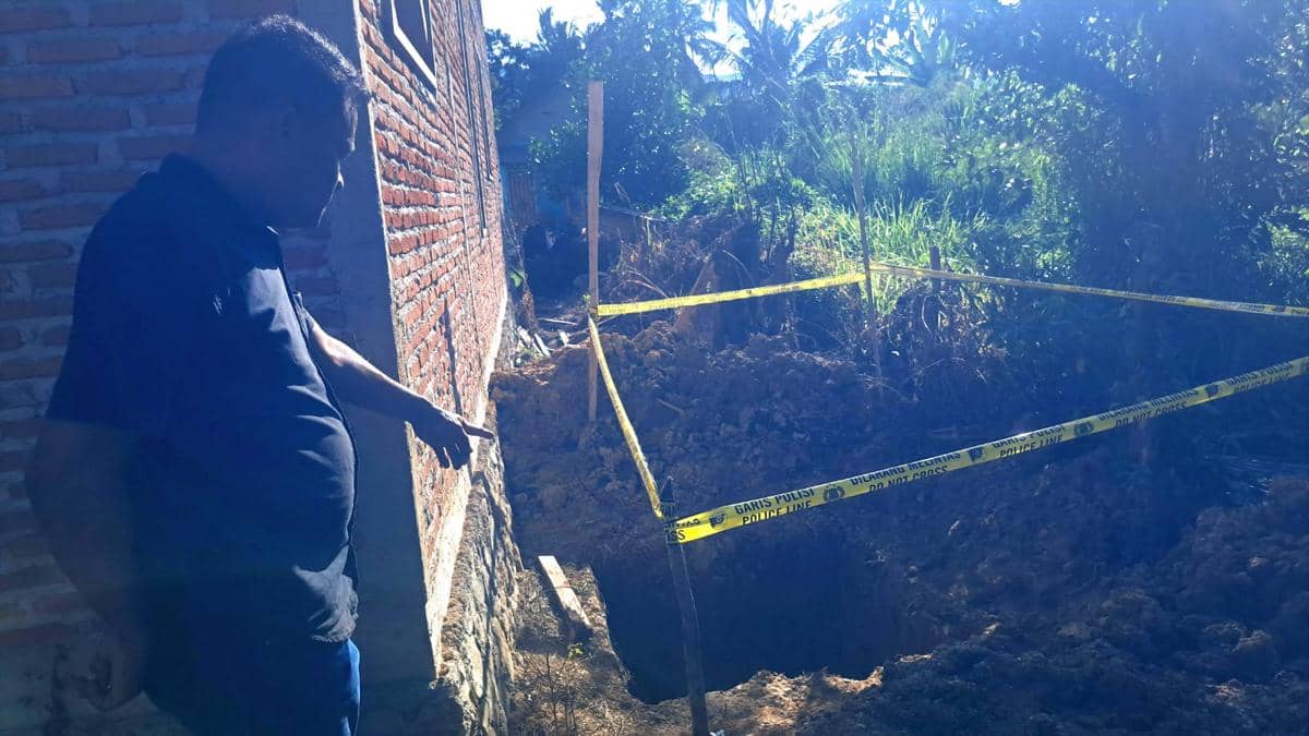 Area sumur di desa Kecamatan Angkola Muara Tais yang menjadi lokasi penemuan anak perempuan berusia enam tahun.