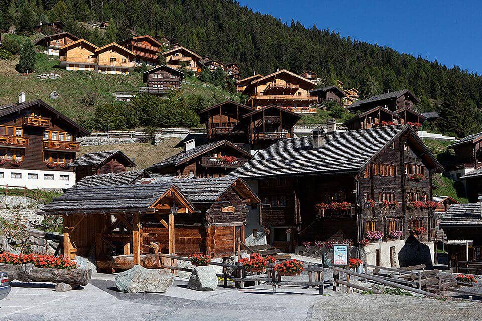5 Fakta Grimentz, Desa Tradisional Swiss dengan Rumah Kayu Menawan