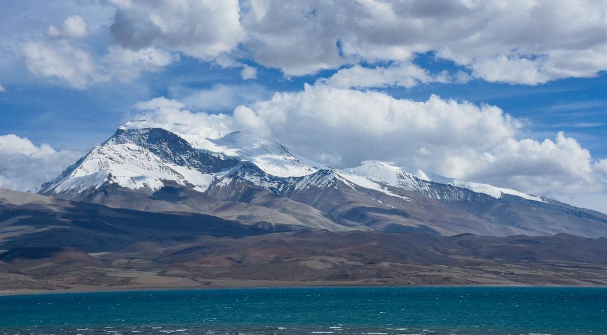 ilustrasi gunung di Tibet