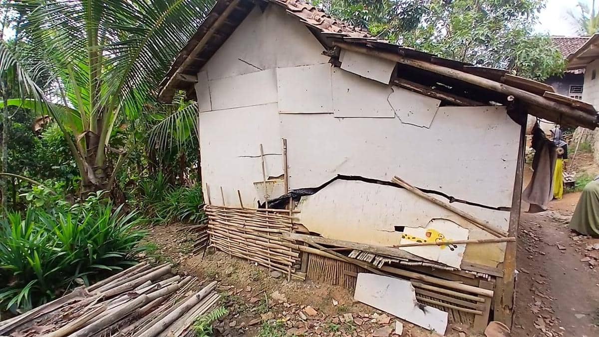 Memprihatinkan, Rumah Keluarga Miskin di Cileles Lebak Nyaris Roboh