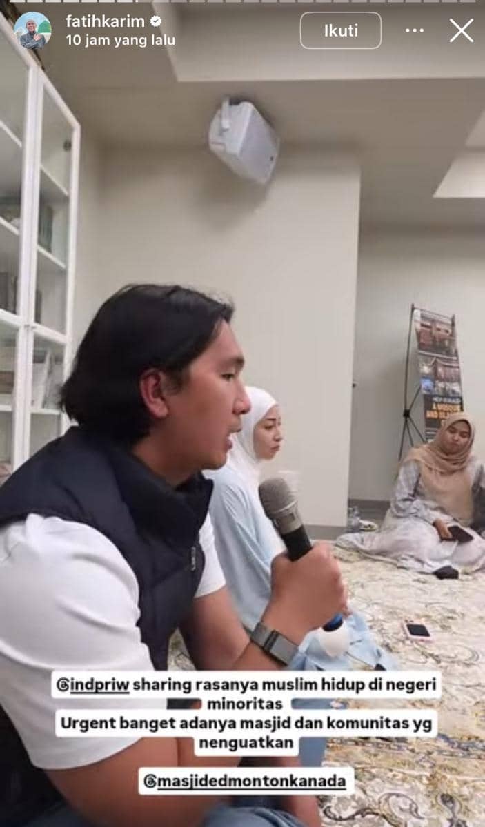 Nikita Willy dan suaminya menghadiri peresmian Masjid Al-Ikhlas di Kanada dalam sebuah potret bersama.