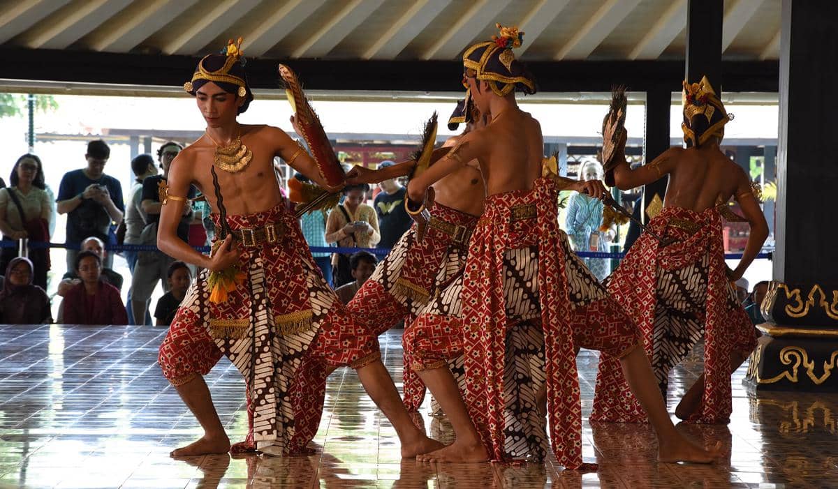 Potret pertunjukan tari Beksan Jebeng di Keraton Yogyakarta
