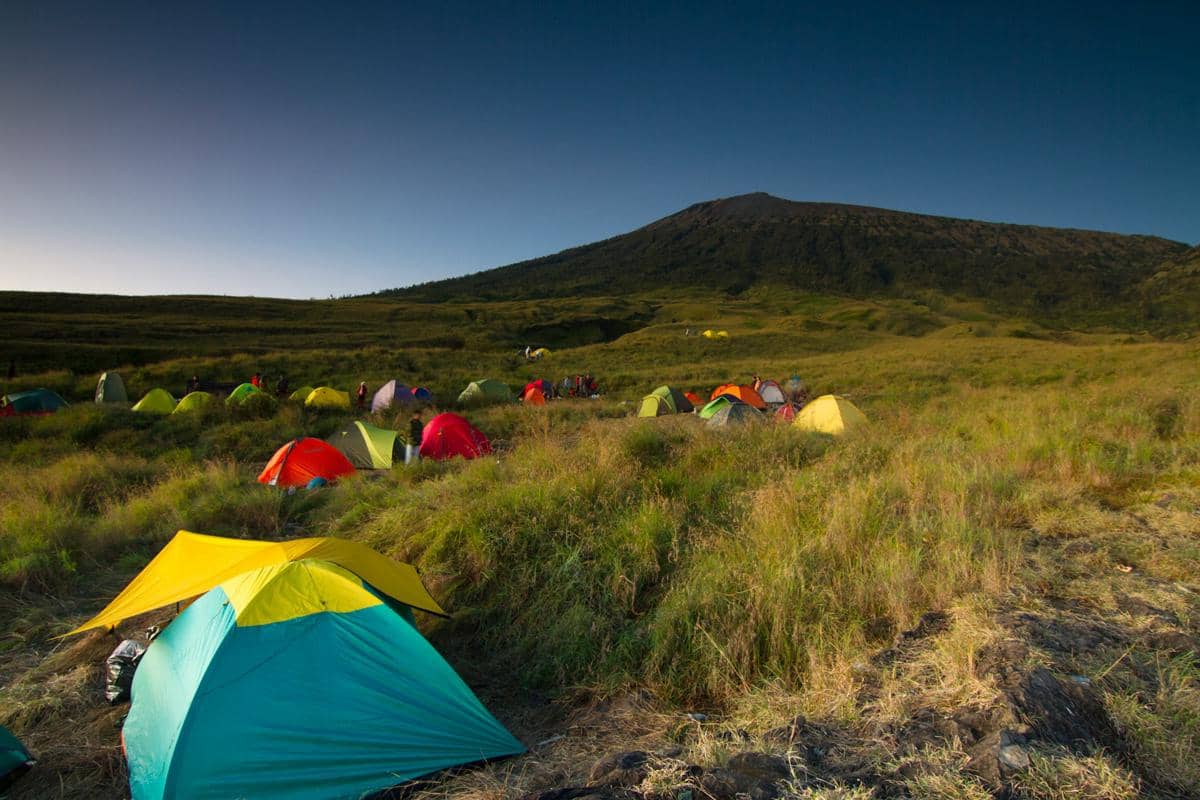 ilustrasi Gunung RInjani, Indonesia