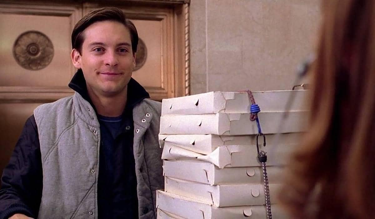 Tobey Maguire sebagai Peter Parker dalam salah satu adegan film Spider-Man, berdasarkan dokumentasi Sony Pictures.