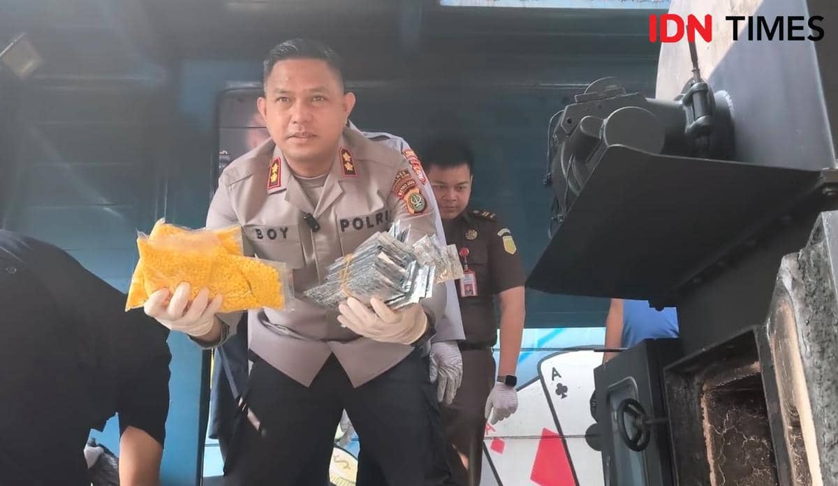 Polsek Serpong menggagalkan peredaran 46 juta pil koplo senilai Rp230 miliar dalam pengungkapan kasus.