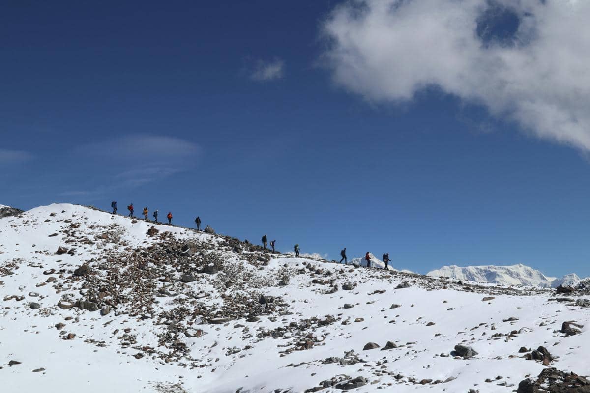 ilustrasi mendaki Makalu
