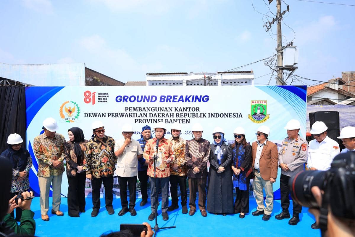 Pimpinan DPD RI dan gubernur saat menghadiri ground breaking di Serang (Dok. Khaerul Anwar)