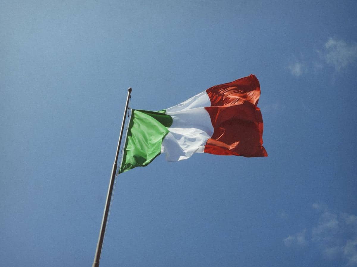 Italia Salahkan Spanyol Berikan Izin Tinggal ke Ribuan Imigran Ilegal