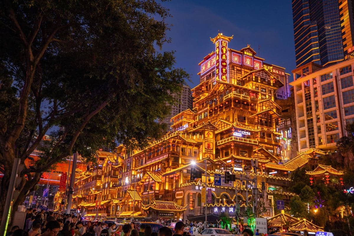 4 Spot Wisata di Dekat Hongya Cave Chongqing, Cukup Jalan Kaki!