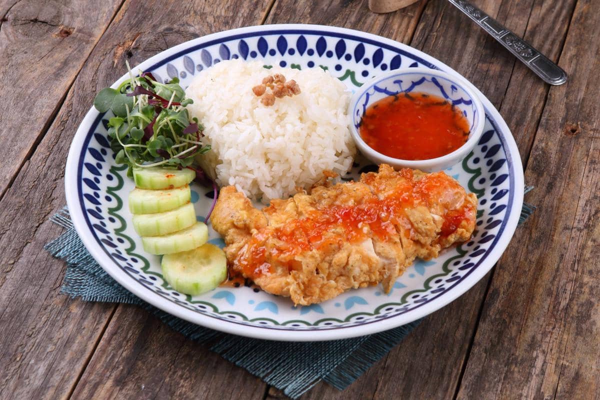 5 Makanan yang Sering Dilombakan saat Agustusan