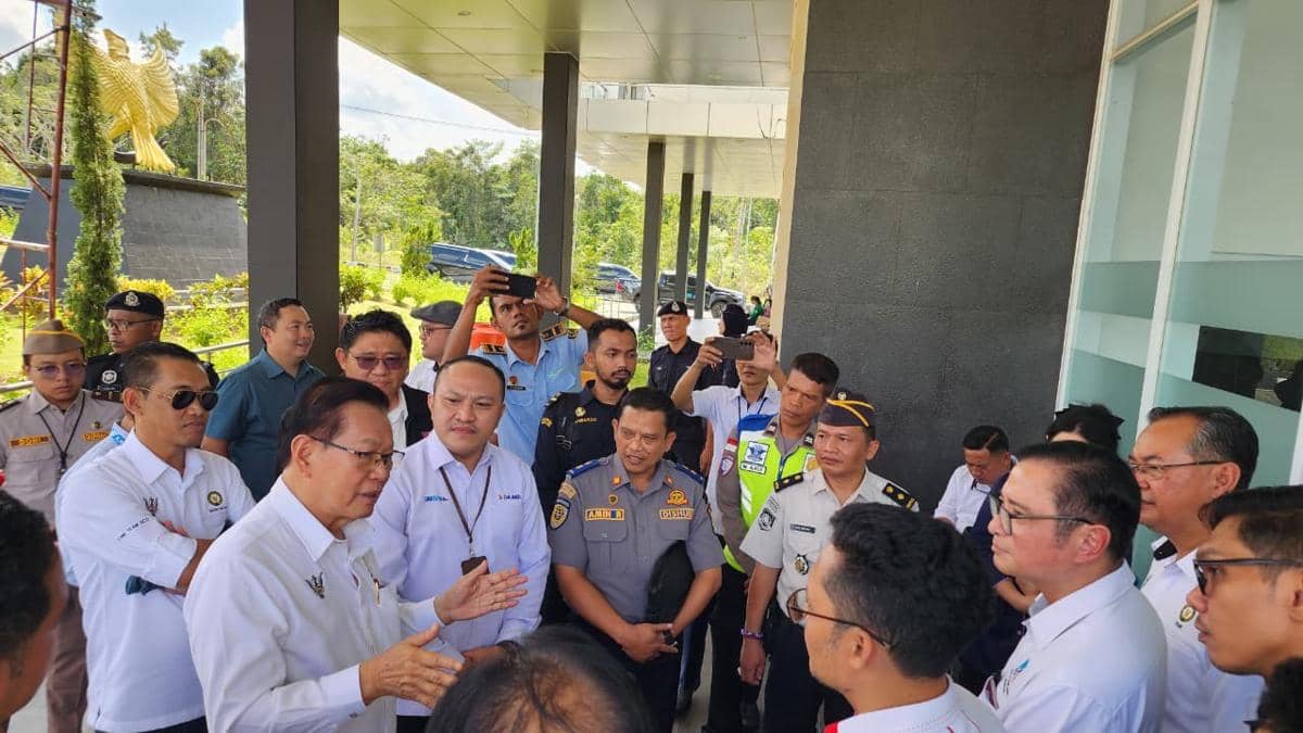 Konektivitas RI–Malaysia Makin Kuat, Bus Putussibau–Kuching Masuki Final