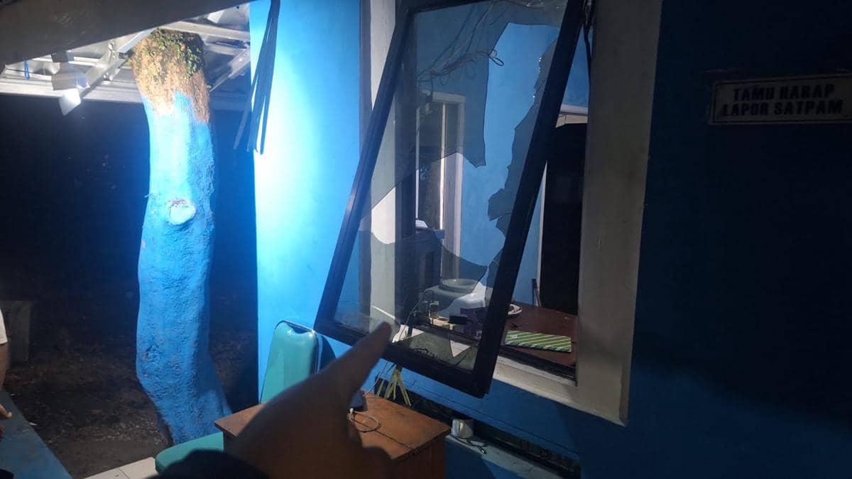 Pria Mabuk Rusak Dapur MBG Pakai Sajam Usai Gagal 'Titip' Kerja di Sukabumi