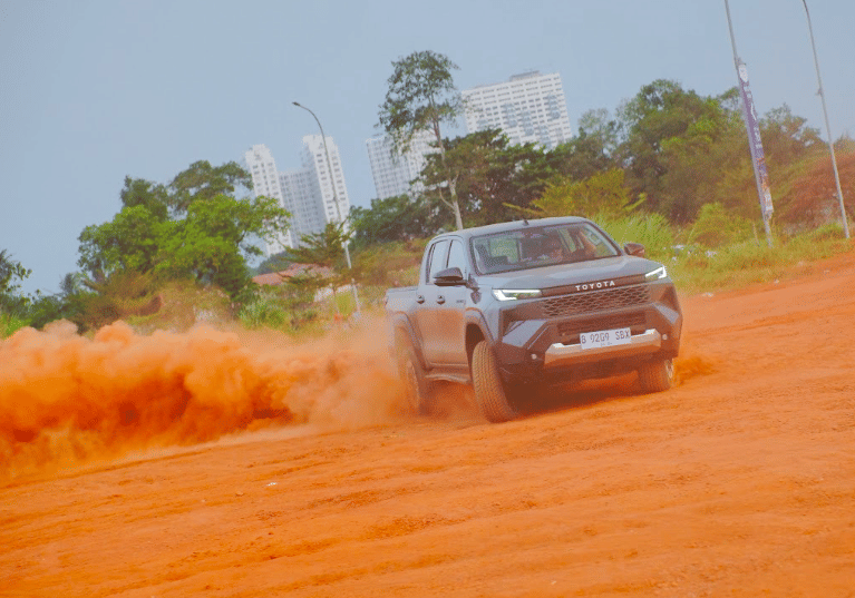 Menjajal Langsung Toyota Hilux Terbaru ke Jalur Offroad!
