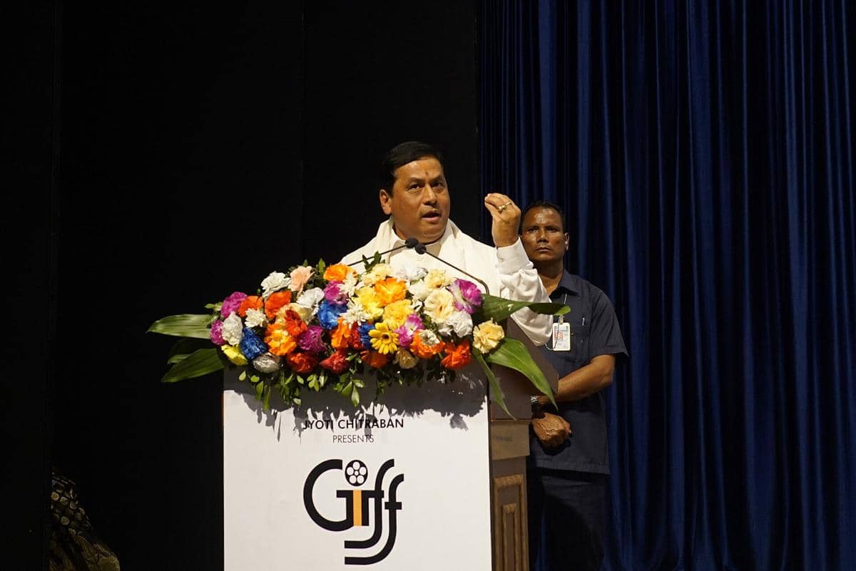 Sarbananda Sonowal sedang berpidato.