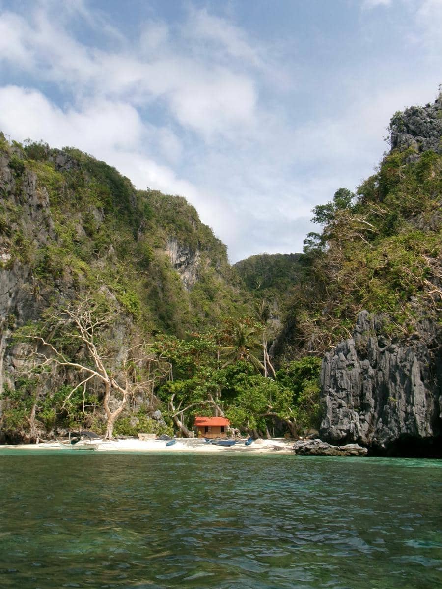 Shalom Razade berlibur di Pulau Palawan
