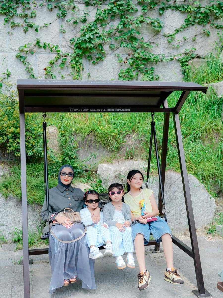 Keluarga Ashanty jalan-jalan di Pocheon Art Valley