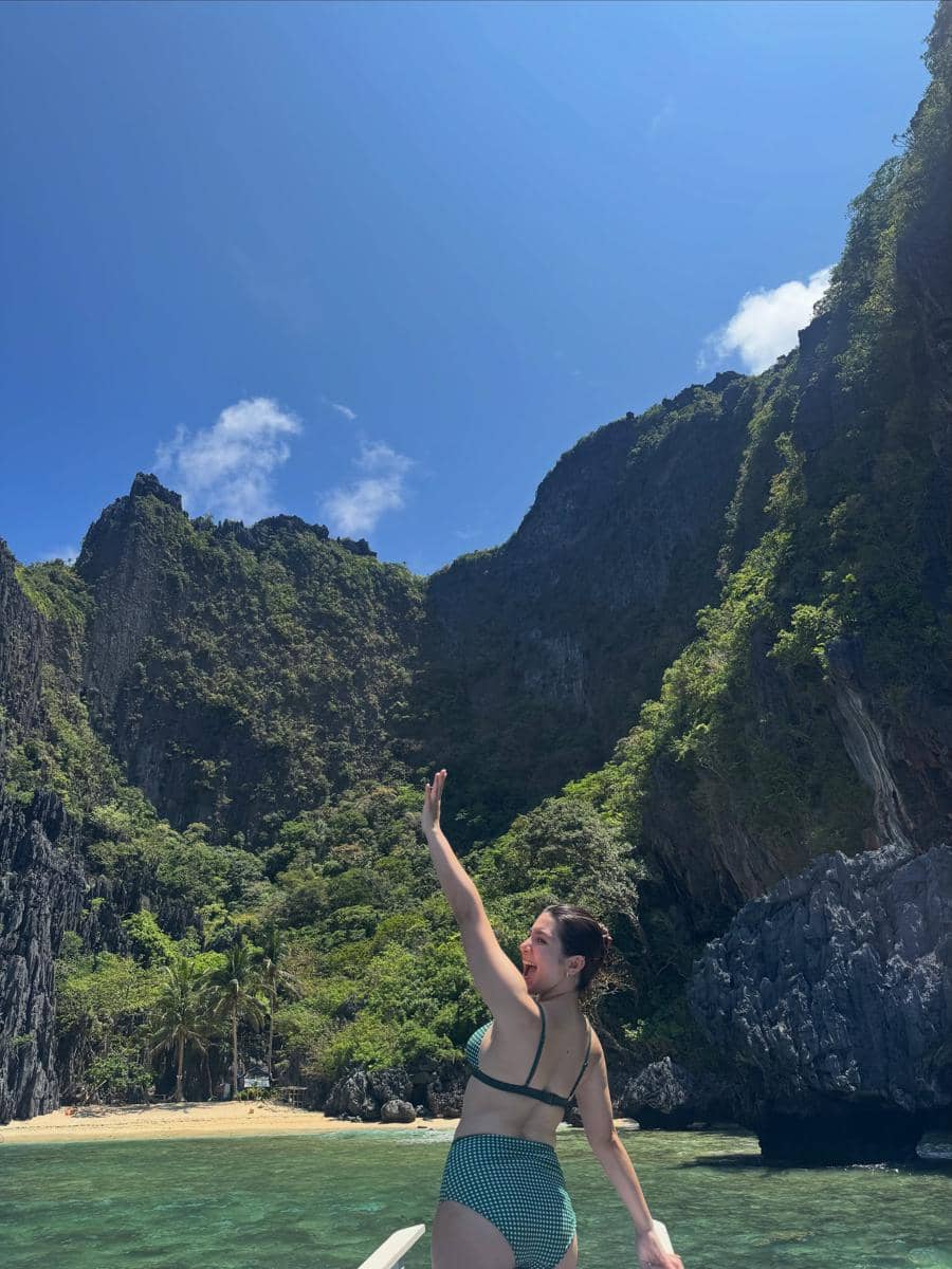 Shalom Razade berlibur di Pulau Palawan