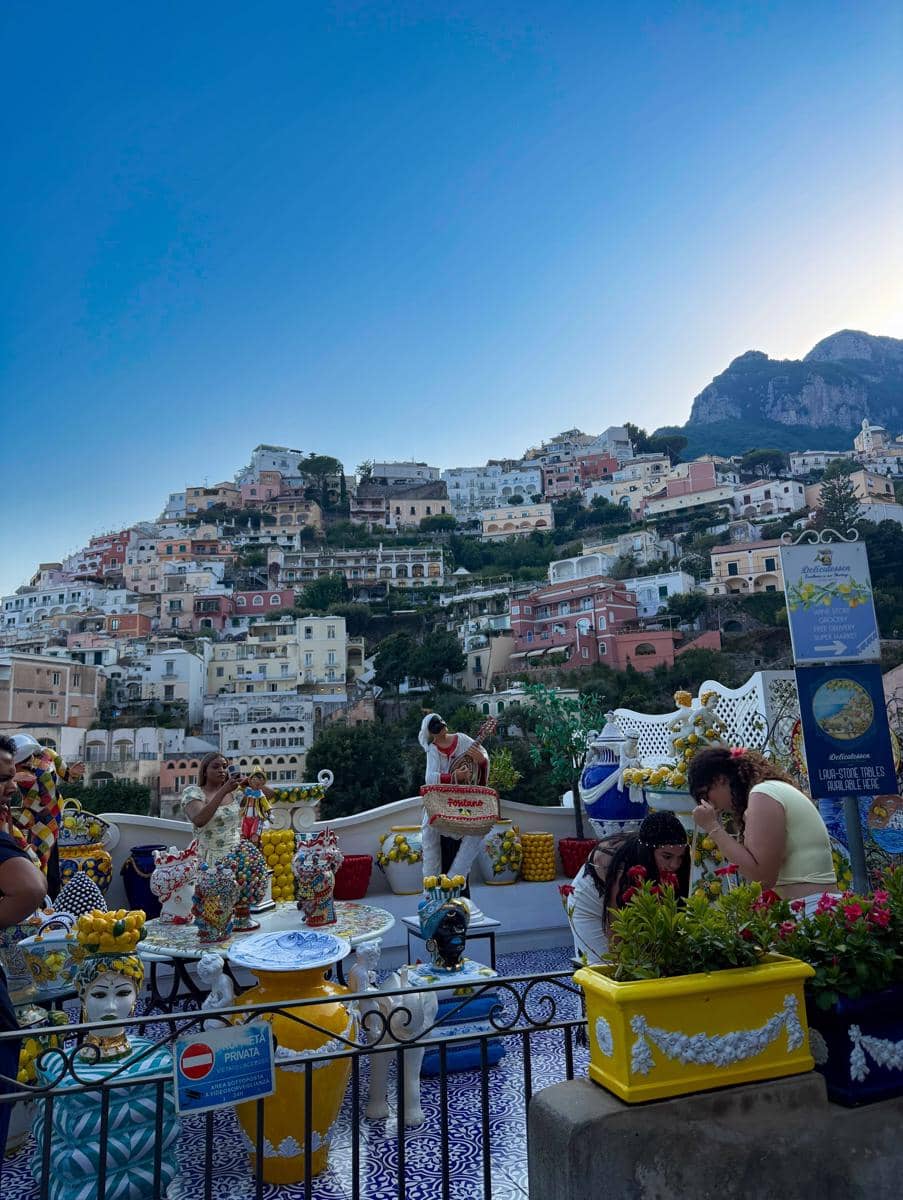 Jennifer Coppen saat liburan di Amalfi Coast