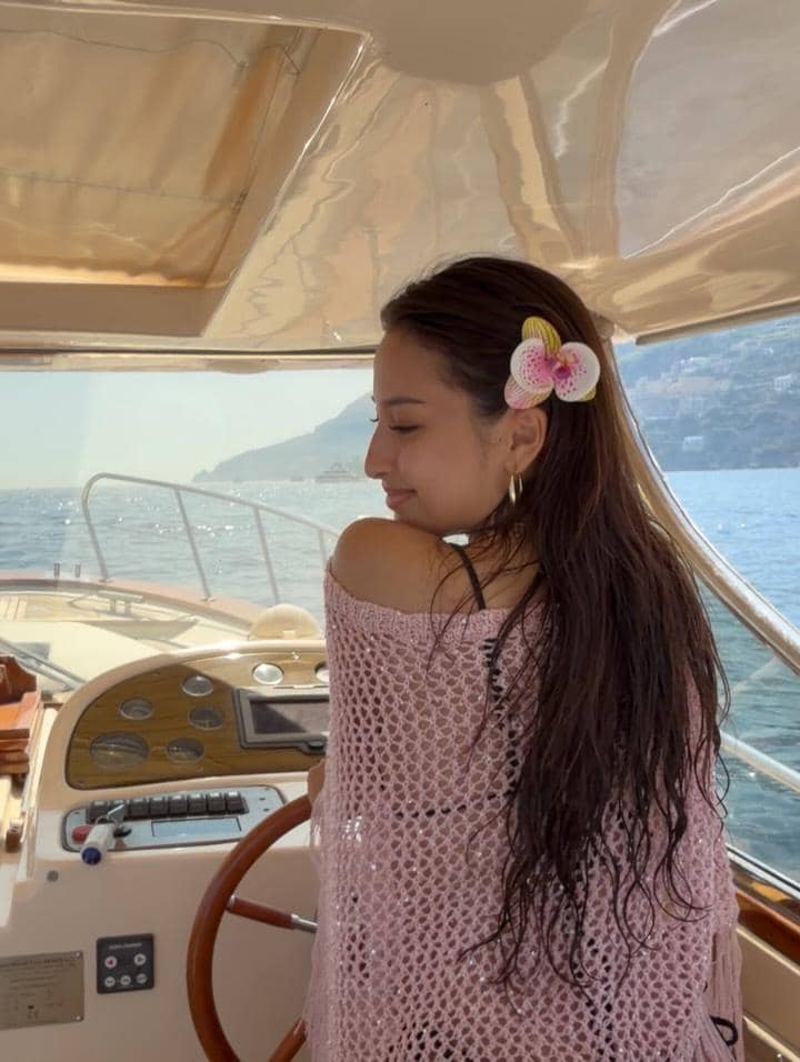 Jennifer Coppen saat liburan di Amalfi Coast
