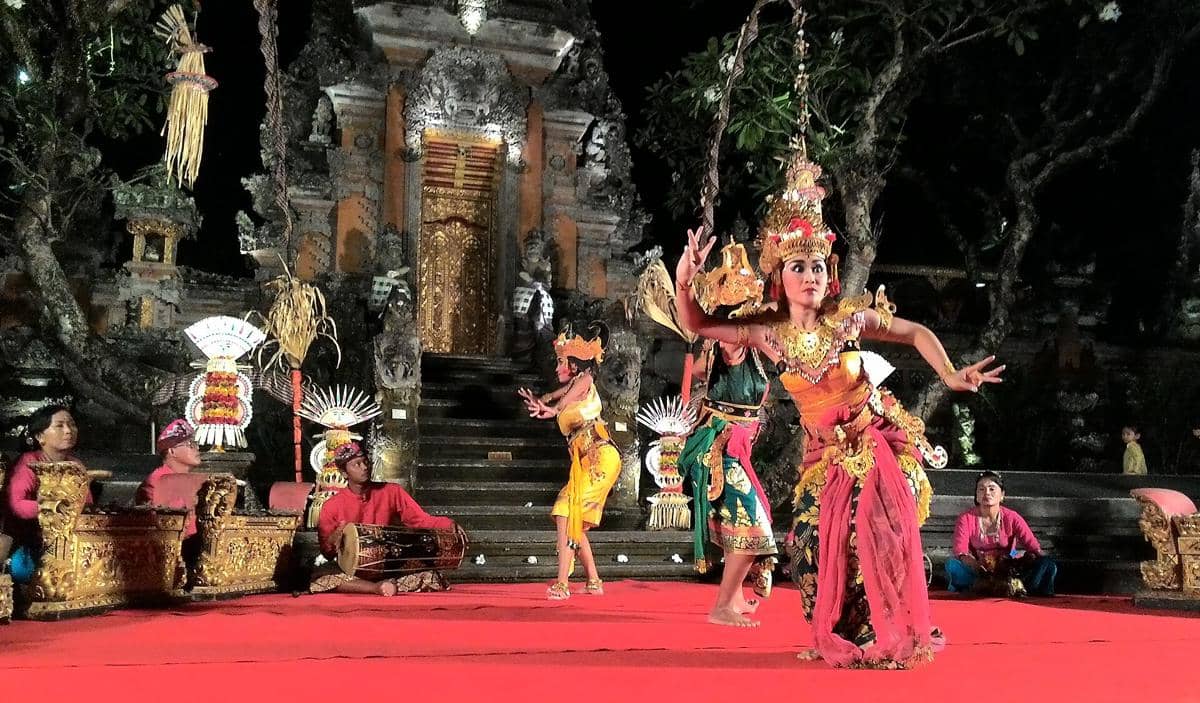 5 Destinasi untuk Menyaksikan Tari Tradisional Indonesia, Memesona!