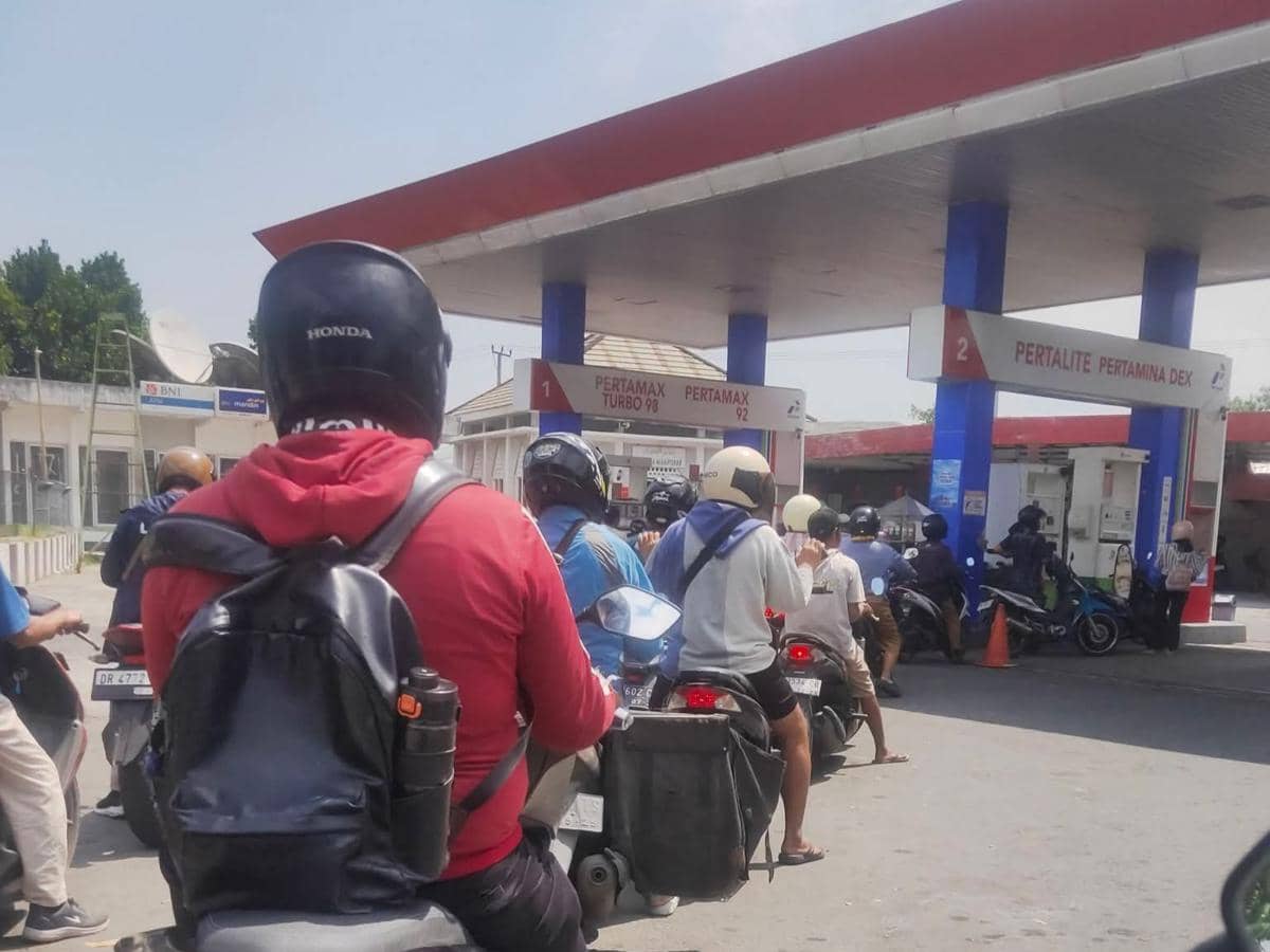 Antrean BBM Mengular di Lombok Timur, Polisi Dalami Penyebab Kelangkaan