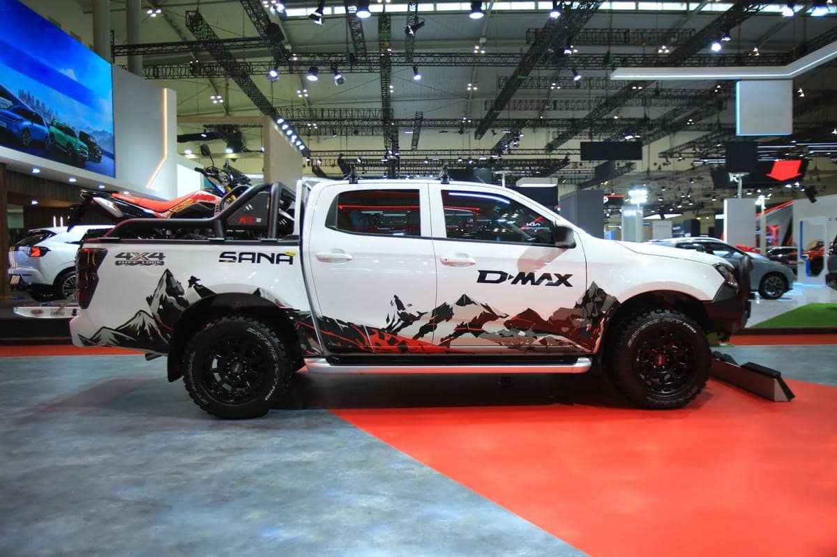 Isuzu D-Max dipamerkan di area GIIAS 2026 sebagai salah satu model unggulan Isuzu pada ajang otomotif tersebut.