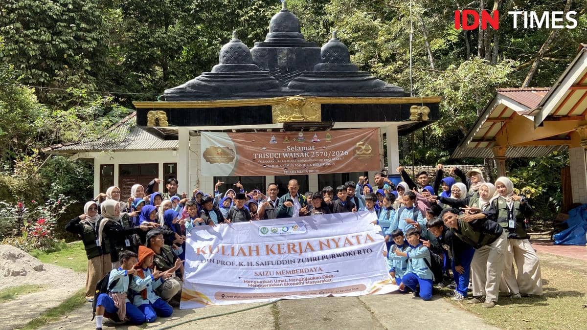 Sejumlah mahasiswa KKN24 UIN Saizu Purwokerto berada di lokasi Kampung Buddhis Banyumas pada Rabu, 5 Agustus 2026.